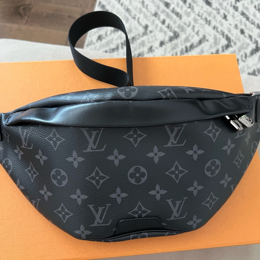 Louis Vuitton Discovery Bumbag PM (w/ Monogram Design)